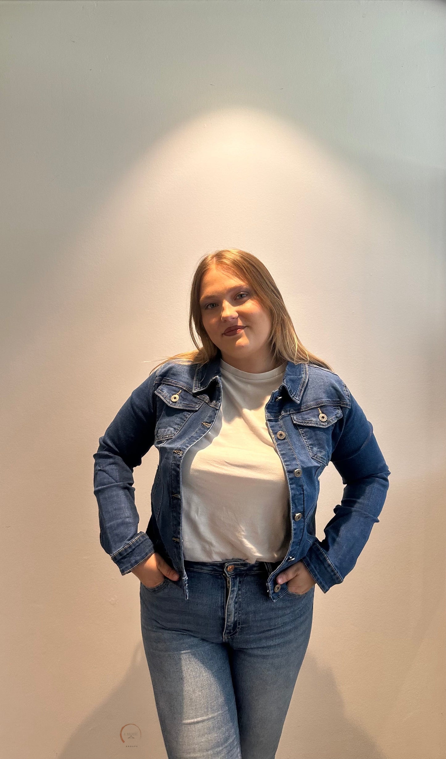 VESTE EN JEAN DÉLAVÉ POUR FEMME