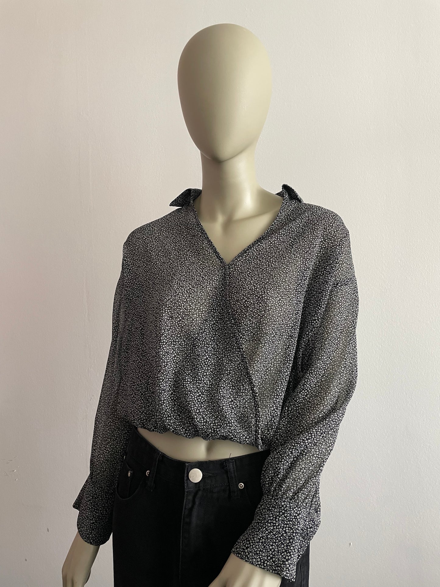 BLOUSE NOIRE ET BLANCHE PAILLETÉ